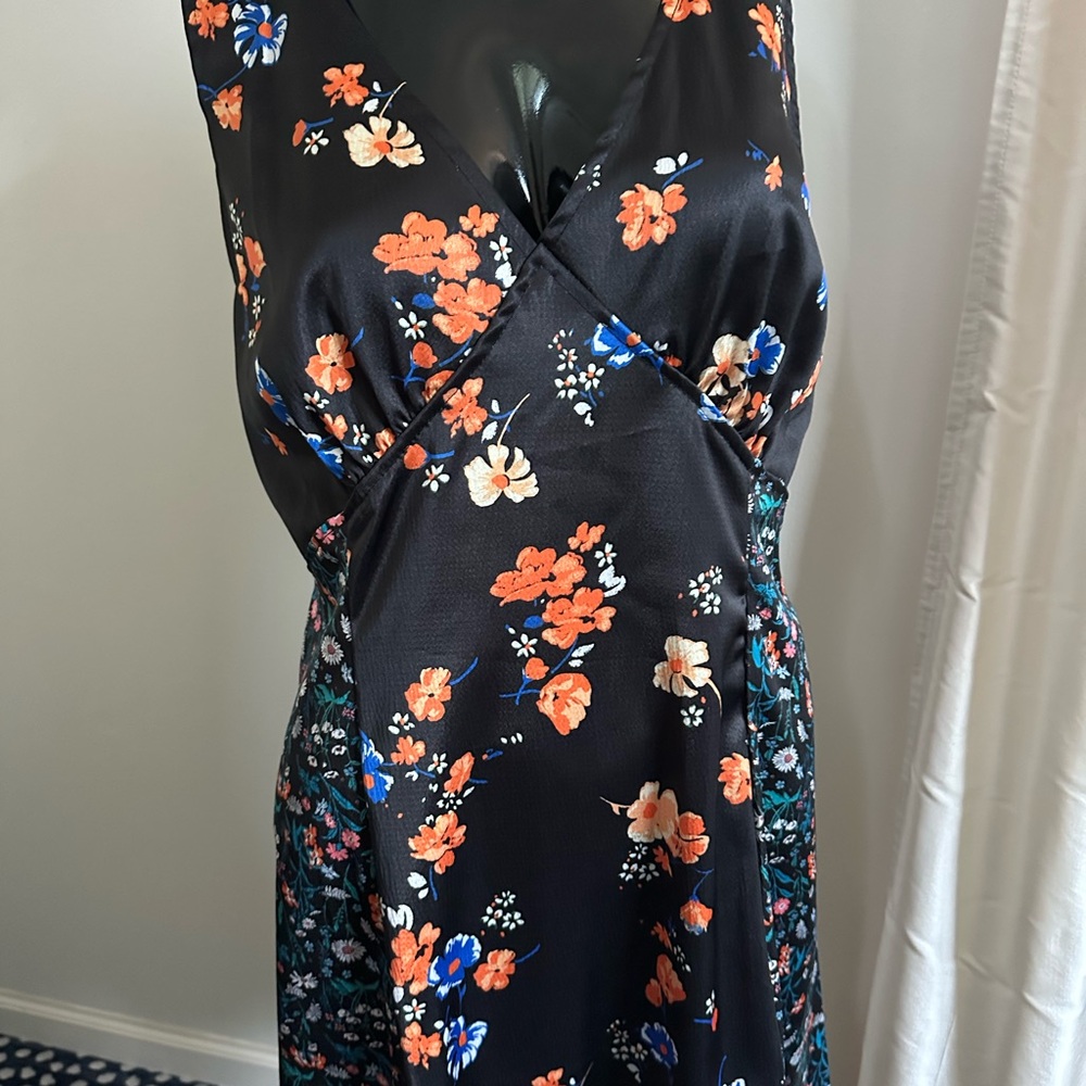 NASTY GAL Floral Satin v neck Sleeveless MiniDress - Black w great color pops. - Picture 7 of 16